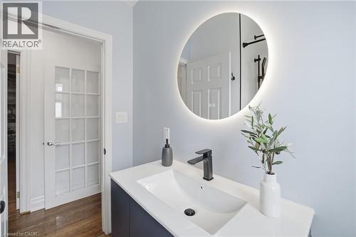 47 Brucedale Avenue E, Hamilton, ON - Indoor Photo Showing Bathroom