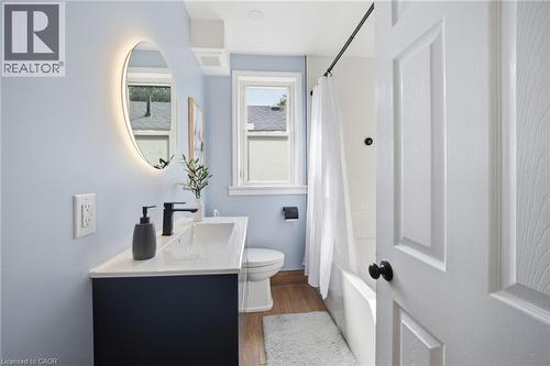 47 Brucedale Avenue E, Hamilton, ON - Indoor Photo Showing Bathroom