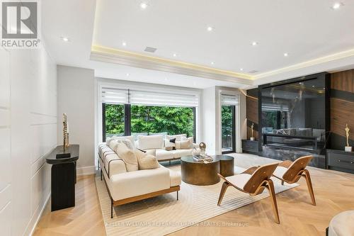 12 Otter Crescent, Toronto, ON - Indoor Photo Showing Living Room