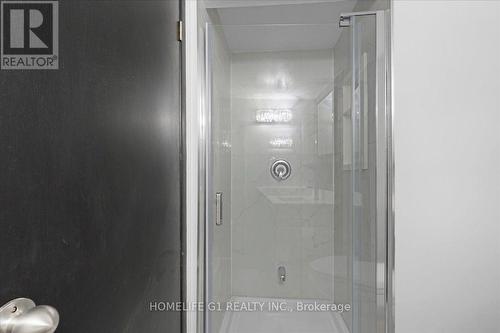 19 Milton Avenue W, Cambridge, ON - Indoor Photo Showing Bathroom