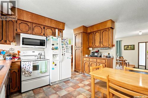 522 Delaronde Road, Saskatoon, SK - Indoor Photo Showing Kitchen