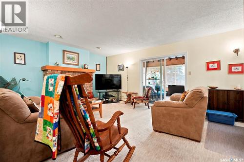 522 Delaronde Road, Saskatoon, SK - Indoor Photo Showing Living Room