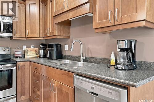 13 547 East Hampton Boulevard, Saskatoon, SK - Indoor Photo Showing Kitchen With Double Sink