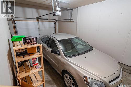 13 547 East Hampton Boulevard, Saskatoon, SK - Indoor Photo Showing Garage