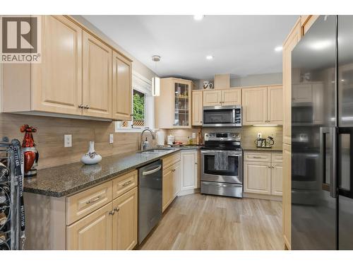 Spacious beautiful kitchen w/granite counter - 2208 Mimosa Drive, West Kelowna, BC 