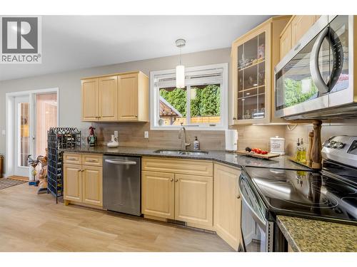 Spacious beautiful kitchen w/granite counter - 2208 Mimosa Drive, West Kelowna, BC 