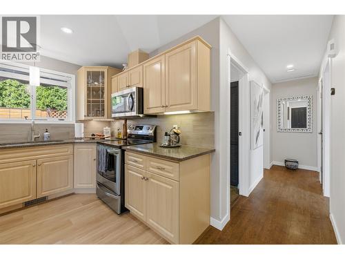 Spacious beautiful kitchen w/granite counter - 2208 Mimosa Drive, West Kelowna, BC 