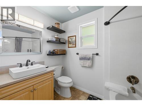Primary Bedroom Private Bathroom - 2208 Mimosa Drive, West Kelowna, BC 