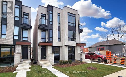 LOWER - 208 MCROBERTS AVENUE W , Toronto, Ontario M6E 4P5