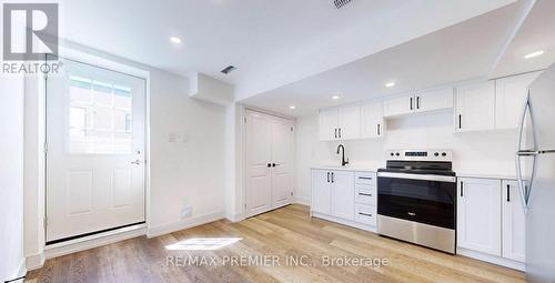 LOWER - 208 MCROBERTS AVENUE W , Toronto, Ontario M6E 4P5 3