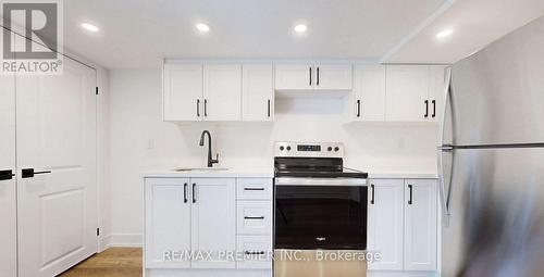 LOWER - 208 MCROBERTS AVENUE W , Toronto, Ontario M6E 4P5 4