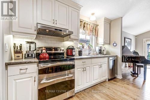 67 Peach Tree Boulevard, St. Thomas, ON - Indoor Photo Showing Kitchen With Upgraded Kitchen