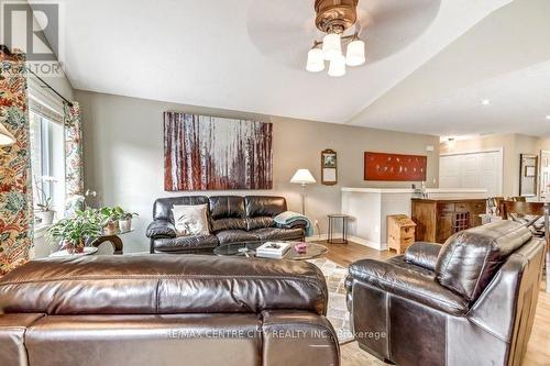 67 Peach Tree Boulevard, St. Thomas, ON - Indoor Photo Showing Living Room