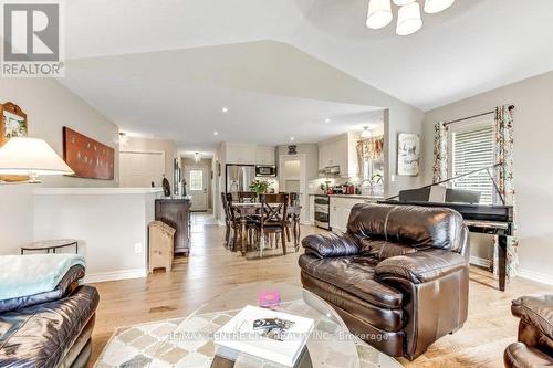 67 Peach Tree Boulevard, St. Thomas, ON - Indoor Photo Showing Living Room