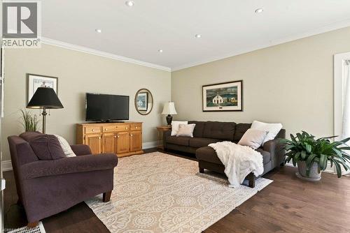 377 Hess Street S, Hamilton, ON - Indoor Photo Showing Living Room