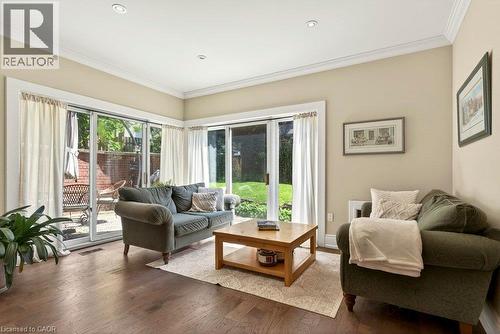377 Hess Street S, Hamilton, ON - Indoor Photo Showing Living Room