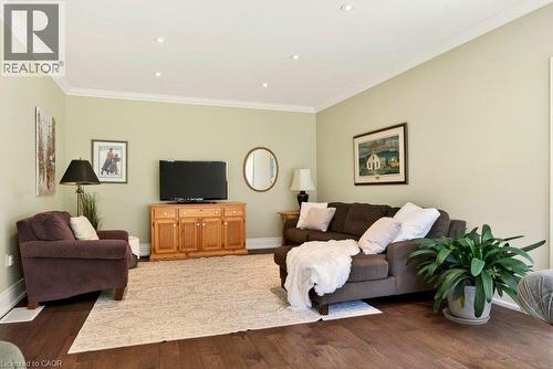 377 Hess Street S, Hamilton, ON - Indoor Photo Showing Living Room
