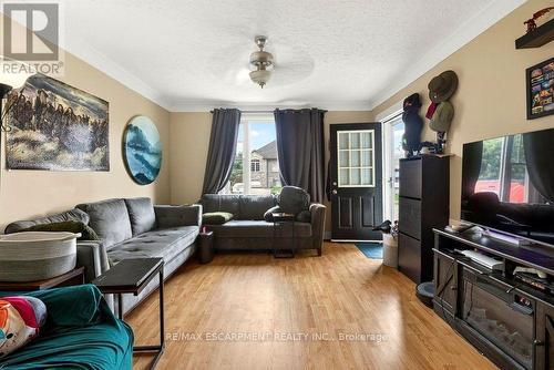 FRONT - 66 QUEEN STREET S , Thorold, Ontario L2V 3N5 2