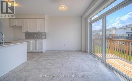 100 Moss Drive, Cambridge, ON - Indoor Photo Showing Kitchen