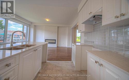 100 Moss Drive, Cambridge, ON - Indoor Photo Showing Kitchen With Double Sink
