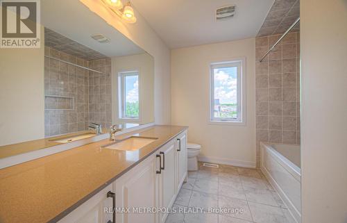 100 Moss Drive, Cambridge, ON - Indoor Photo Showing Bathroom
