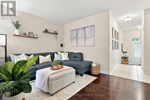 46 Pearcey Crescent, Barrie, ON - Indoor Photo Showing Living Room
