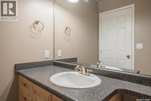 226 Horlick Crescent, Saskatoon, SK - Indoor Photo Showing Bathroom