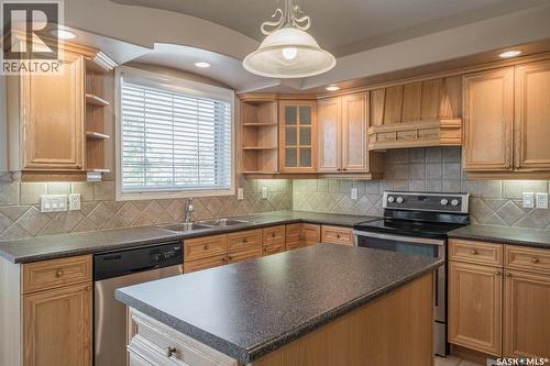 226 Horlick Crescent, Saskatoon, SK - Indoor Photo Showing Kitchen With Double Sink