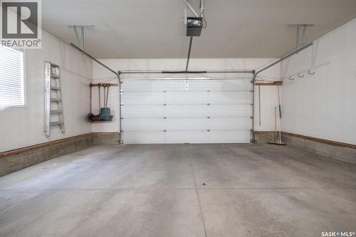 226 Horlick Crescent, Saskatoon, SK - Indoor Photo Showing Garage