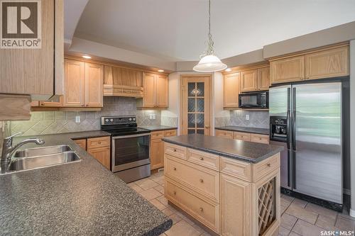 226 Horlick Crescent, Saskatoon, SK - Indoor Photo Showing Kitchen With Stainless Steel Kitchen With Double Sink