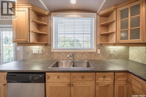 226 Horlick Crescent, Saskatoon, SK - Indoor Photo Showing Kitchen With Double Sink