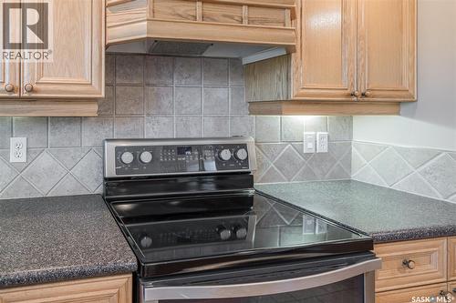 226 Horlick Crescent, Saskatoon, SK - Indoor Photo Showing Kitchen