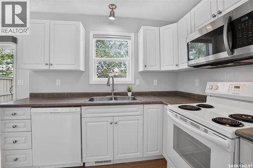 13 102 Pawlychenko Lane, Saskatoon, SK - Indoor Photo Showing Kitchen With Double Sink