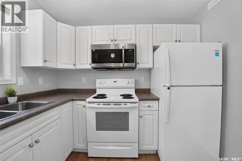 13 102 Pawlychenko Lane, Saskatoon, SK - Indoor Photo Showing Kitchen