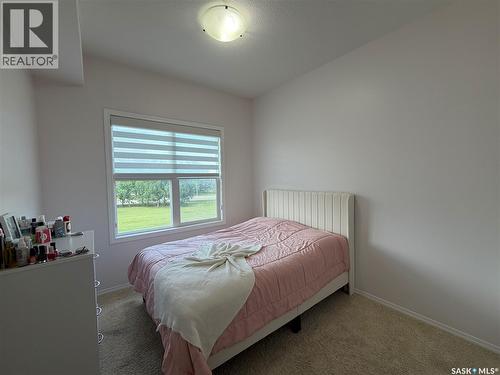 210 1220 Blackfoot Drive, Regina, SK - Indoor Photo Showing Bedroom