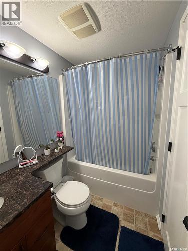 210 1220 Blackfoot Drive, Regina, SK - Indoor Photo Showing Bathroom
