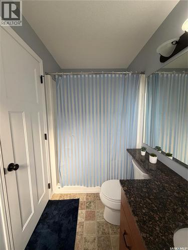210 1220 Blackfoot Drive, Regina, SK - Indoor Photo Showing Bathroom