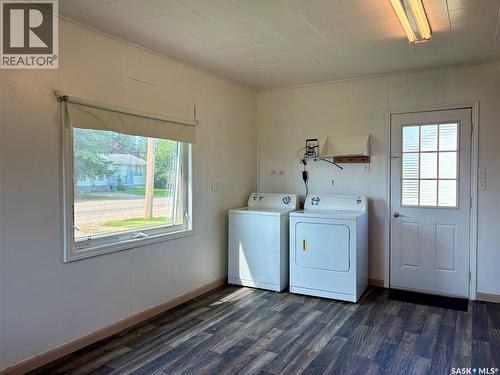413 1St Avenue E, Spiritwood, SK - Indoor Photo Showing Laundry Room