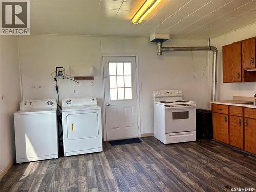 413 1St Avenue E, Spiritwood, SK - Indoor Photo Showing Laundry Room