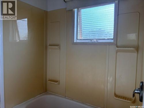 413 1St Avenue E, Spiritwood, SK - Indoor Photo Showing Bathroom