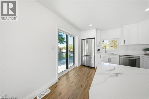 23 Aberdeen Street, Caledonia, ON - Indoor Photo Showing Kitchen