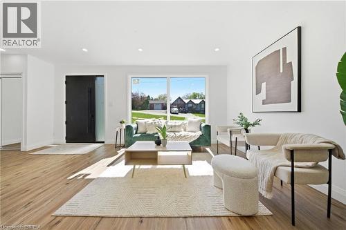 23 Aberdeen Street, Caledonia, ON - Indoor Photo Showing Living Room