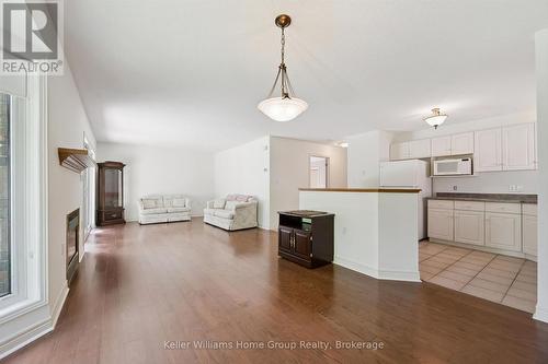 6 Parkside Drive, Guelph (Village By The Arboretum), ON - Indoor Photo Showing Kitchen