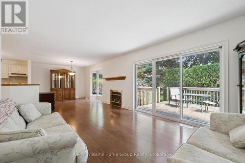 6 Parkside Drive, Guelph (Village By The Arboretum), ON - Indoor Photo Showing Living Room