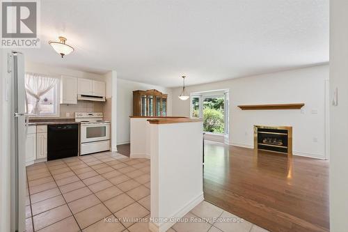 6 Parkside Drive, Guelph (Village By The Arboretum), ON - Indoor Photo Showing Kitchen