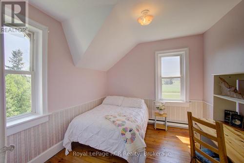 7120 Sixth Line, Centre Wellington, ON - Indoor Photo Showing Bedroom