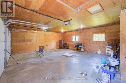7120 Sixth Line, Centre Wellington, ON - Indoor Photo Showing Garage