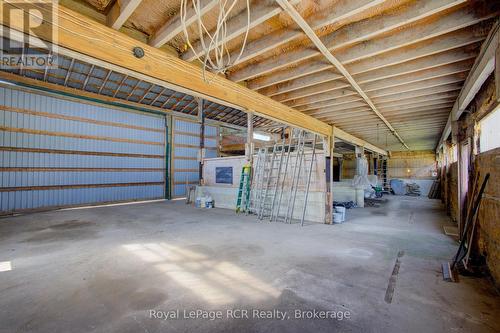7120 Sixth Line, Centre Wellington, ON - Indoor Photo Showing Garage