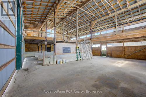 7120 Sixth Line, Centre Wellington, ON - Indoor Photo Showing Garage