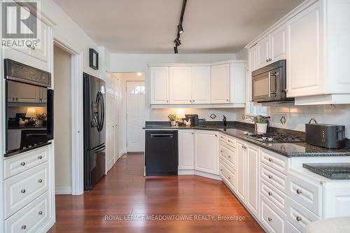 855 Maple Avenue, Milton, ON - Indoor Photo Showing Kitchen